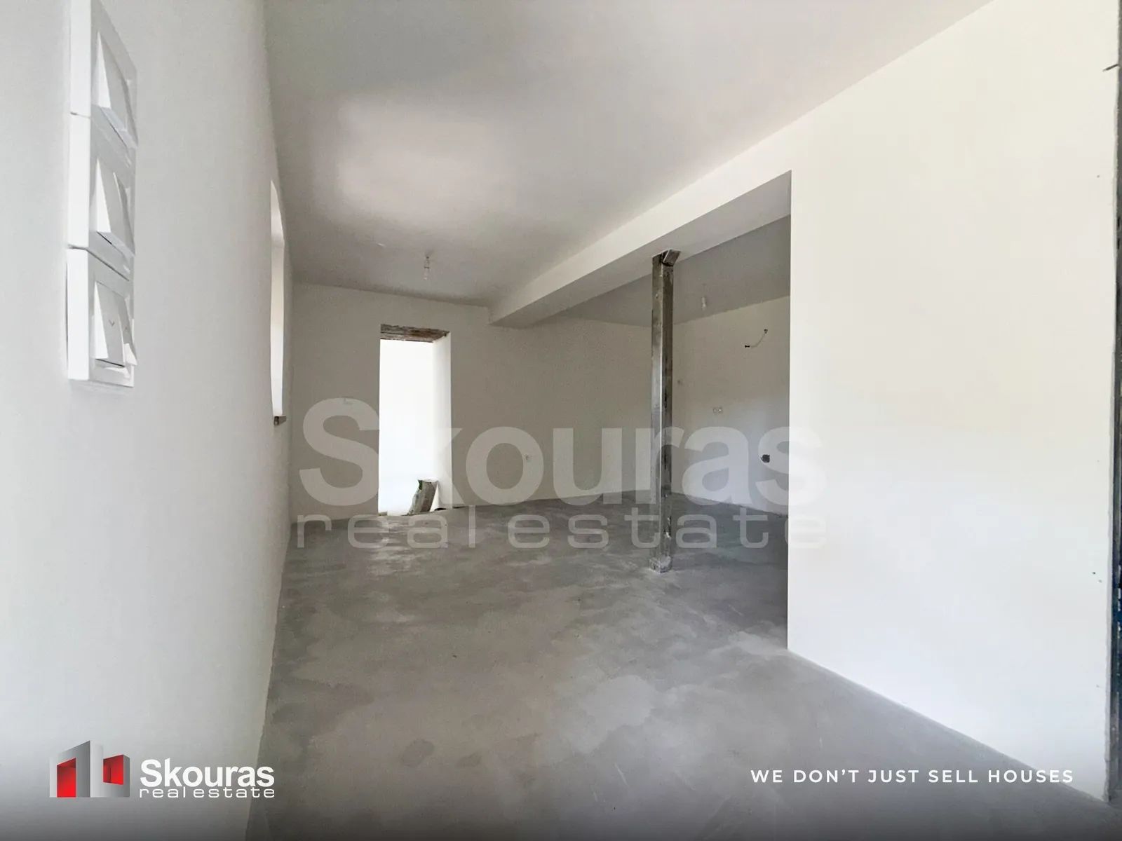 Interior room at the finishing stage in the Ammos house